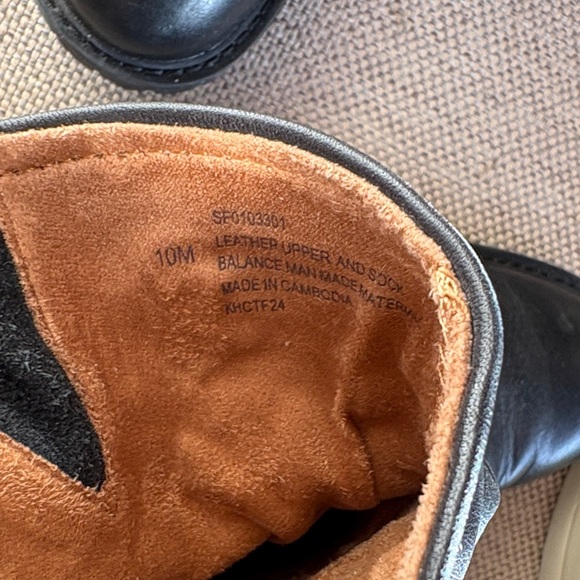 SOFFT brand Leather Zip-Back Ankle Boots - Picture 2 of 9